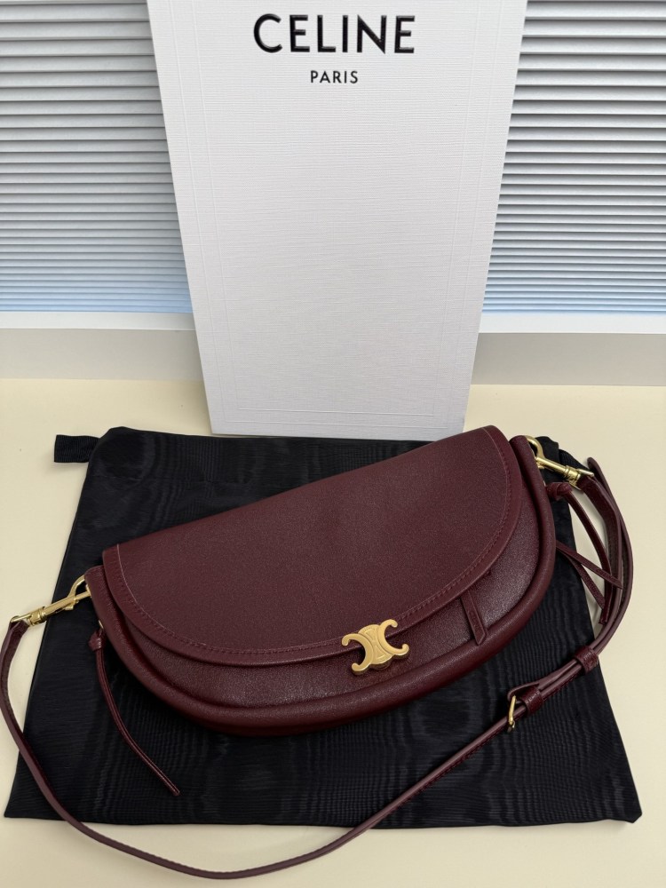The CELINE Triomphe Ava shoulder bag (burgundy), also known as the "crescent bag," is one of CELINE's most popular styles in recent years.
