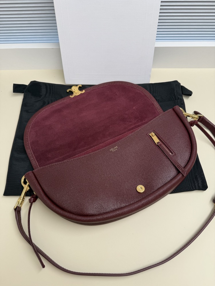 The CELINE Triomphe Ava shoulder bag (burgundy), also known as the "crescent bag," is one of CELINE's most popular styles in recent years.