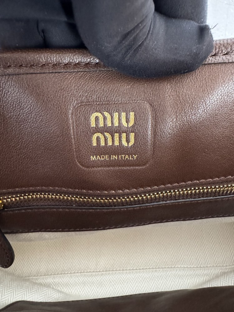 The Miu Miu Aventure medium-sized tote bag (dark brown calfskin) is a highly popular retro-style work bag in recent years.