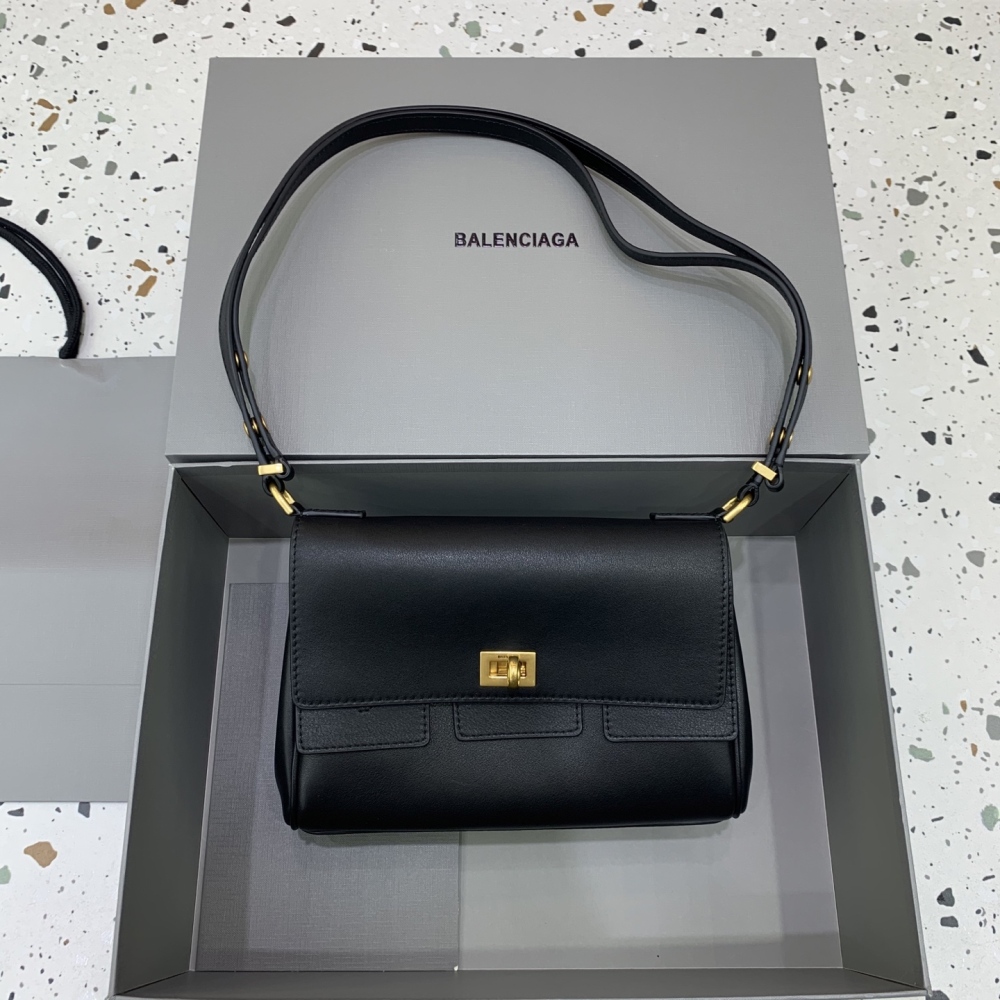 The Balenciaga Rodeo small shoulder bag is a minimalist commuter style that has become extremely popular in recent years.