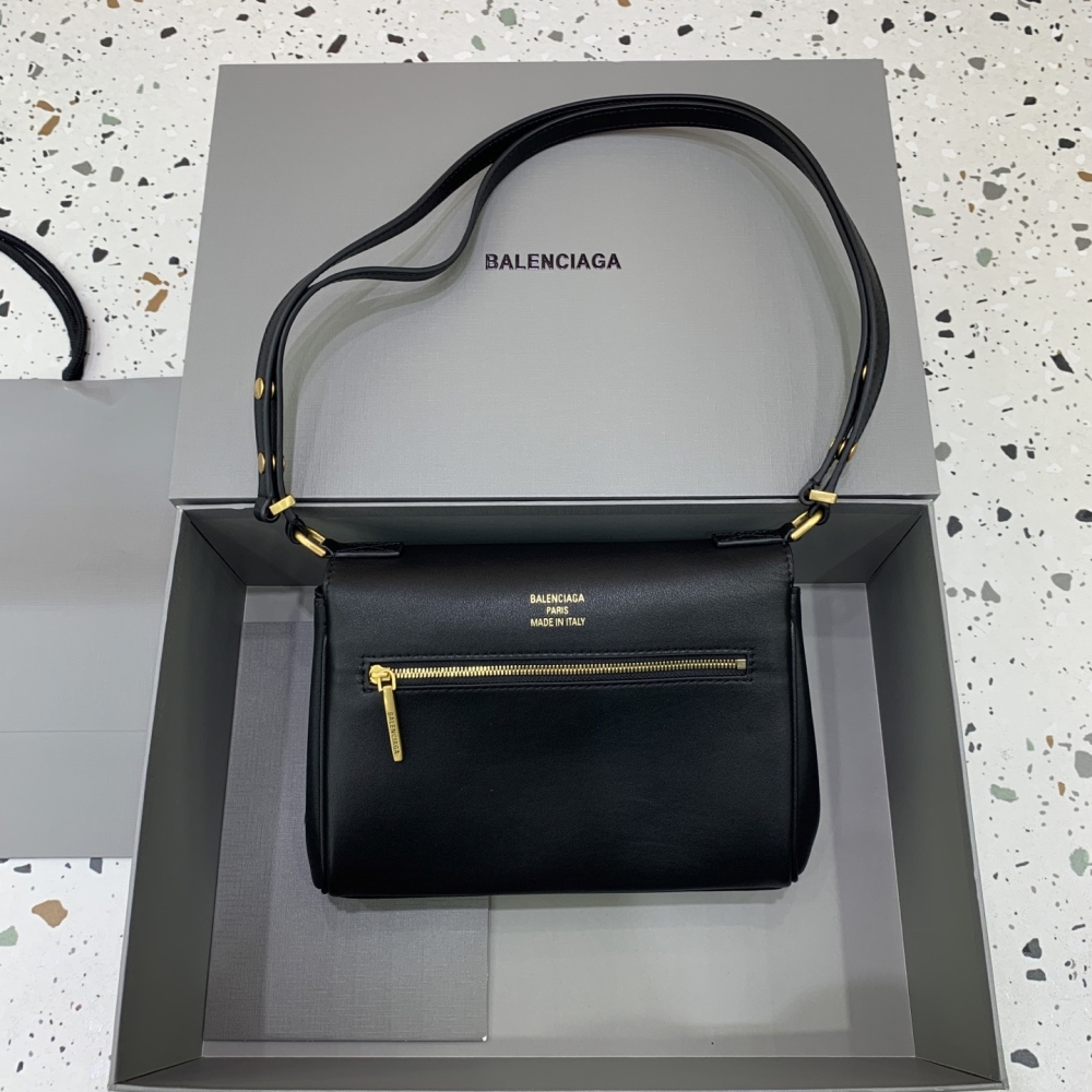 The Balenciaga Rodeo small shoulder bag is a minimalist commuter style that has become extremely popular in recent years.