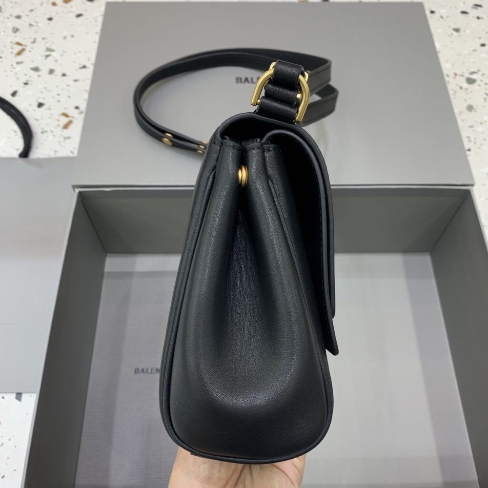 The Balenciaga Rodeo small shoulder bag is a minimalist commuter style that has become extremely popular in recent years.