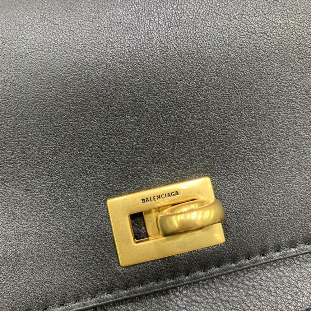 The Balenciaga Rodeo small shoulder bag is a minimalist commuter style that has become extremely popular in recent years.