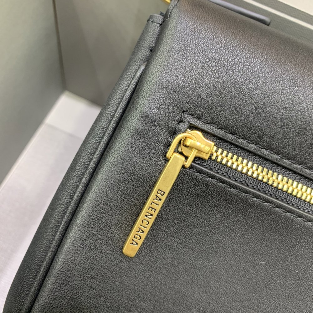 The Balenciaga Rodeo small shoulder bag is a minimalist commuter style that has become extremely popular in recent years.