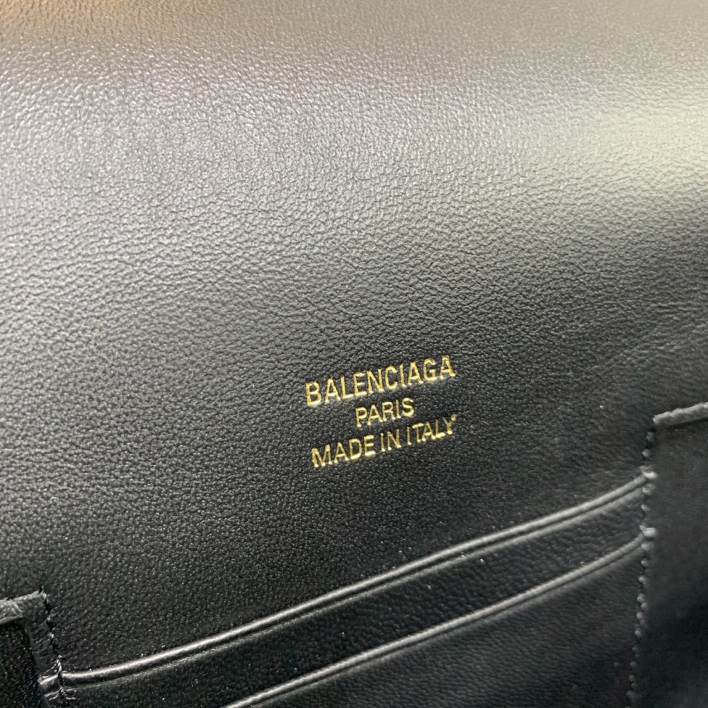 The Balenciaga Rodeo small shoulder bag is a minimalist commuter style that has become extremely popular in recent years.