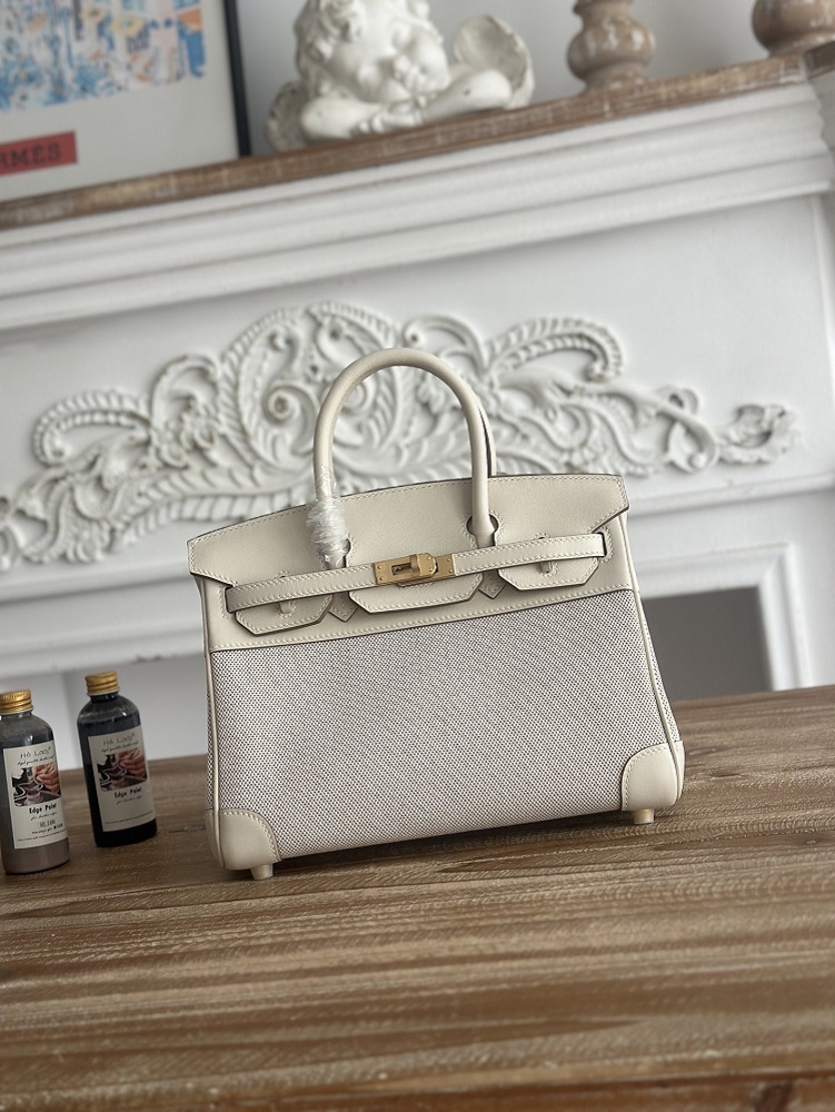 The classic Hermès Birkin bag, specifically the Birkin 25 canvas and leather version, is a popular Hermès "patchwork/canvas and leather" version.