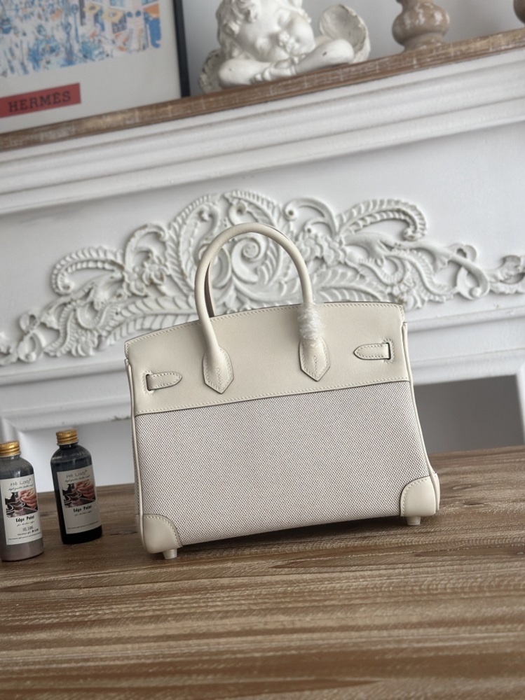 The classic Hermès Birkin bag, specifically the Birkin 25 canvas and leather version, is a popular Hermès "patchwork/canvas and leather" version.