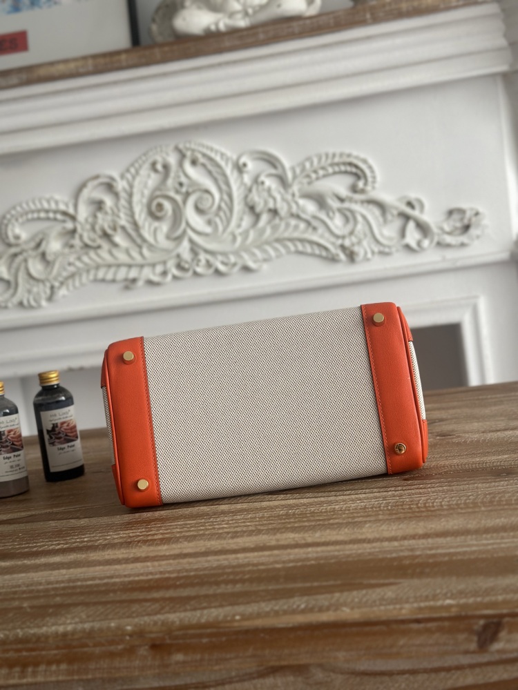 This canvas and leather tote bag, designed based on the Hermès Birkin bag, is also from the same series as your previous two bags.