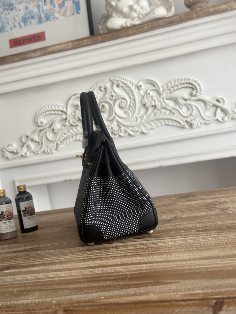 The black leather and canvas tote bag, designed based on the Hermès Birkin, is the coolest and most stylish piece in the collection.