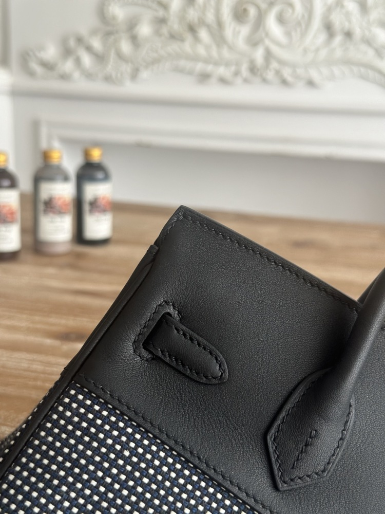 The black leather and canvas tote bag, designed based on the Hermès Birkin, is the coolest and most stylish piece in the collection.