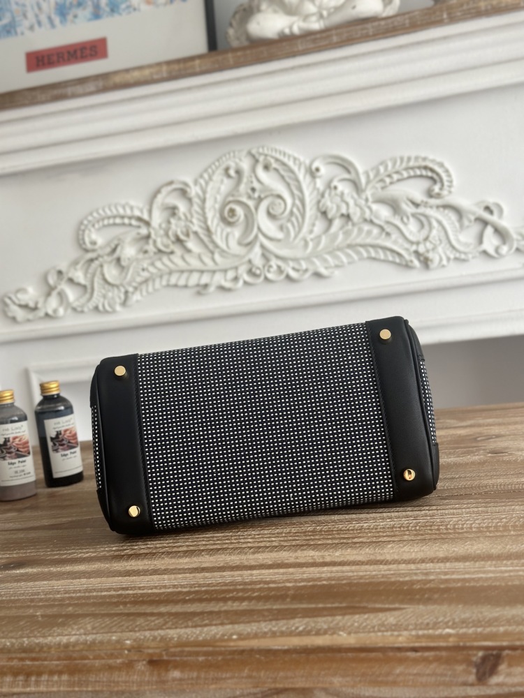 The black leather and canvas tote bag, designed based on the Hermès Birkin, is the coolest and most stylish piece in the collection.