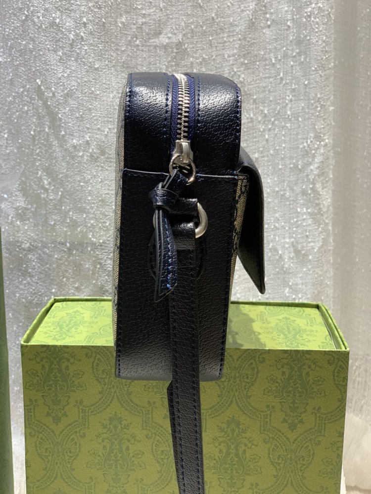 The Gucci 1955 series horsebit small camera bag is also one of the brand's popular classic styles.