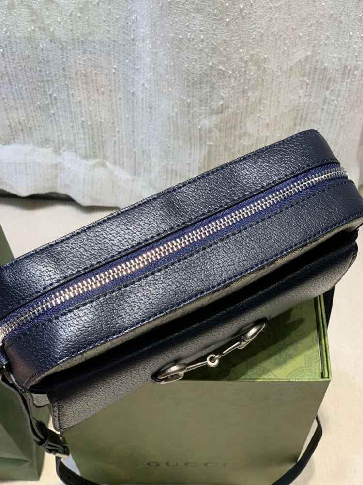 The Gucci 1955 series horsebit small camera bag is also one of the brand's popular classic styles.