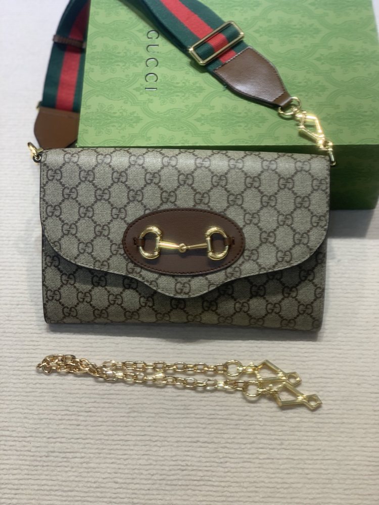 The Gucci Horsebit 1955 series double-strap WOC/clutch bag is a popular style in the 1955 series that combines practicality and fashion.