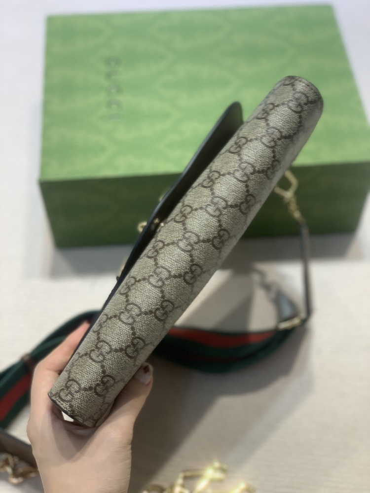 The Gucci Horsebit 1955 series double-strap WOC/clutch bag is a popular style in the 1955 series that combines practicality and fashion.