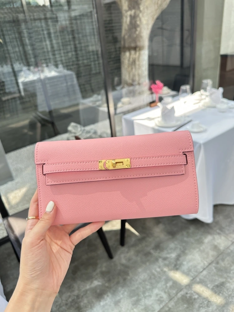 P235 Cowhide Full Package Upgraded Edition Hermes Kelly Wallet DIY Same Leather Belt Hermes Kelly wallet. The matching contract belt instantly transforms into a small bag V, which is super cute and beautiful. The wallet can hold a large phone. You ca...