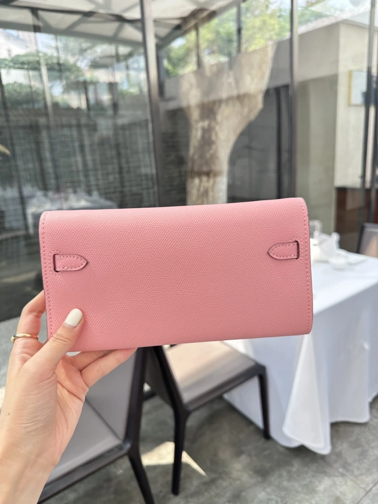 P235 Cowhide Full Package Upgraded Edition Hermes Kelly Wallet DIY Same Leather Belt Hermes Kelly wallet. The matching contract belt instantly transforms into a small bag V, which is super cute and beautiful. The wallet can hold a large phone. You ca...