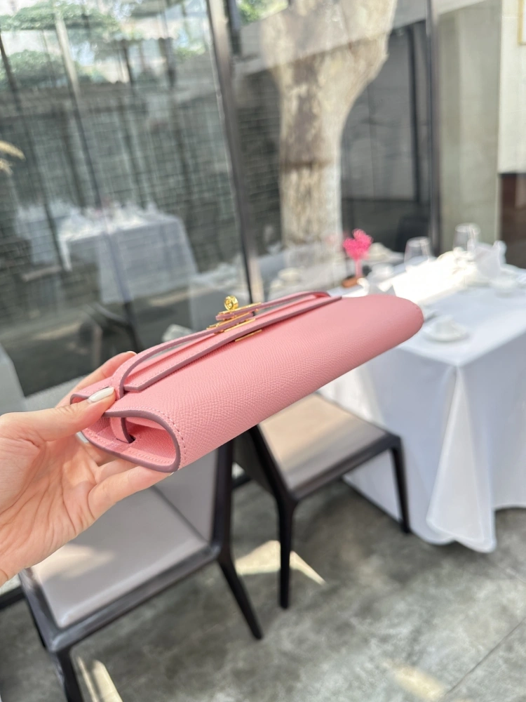 P235 Cowhide Full Package Upgraded Edition Hermes Kelly Wallet DIY Same Leather Belt Hermes Kelly wallet. The matching contract belt instantly transforms into a small bag V, which is super cute and beautiful. The wallet can hold a large phone. You ca...