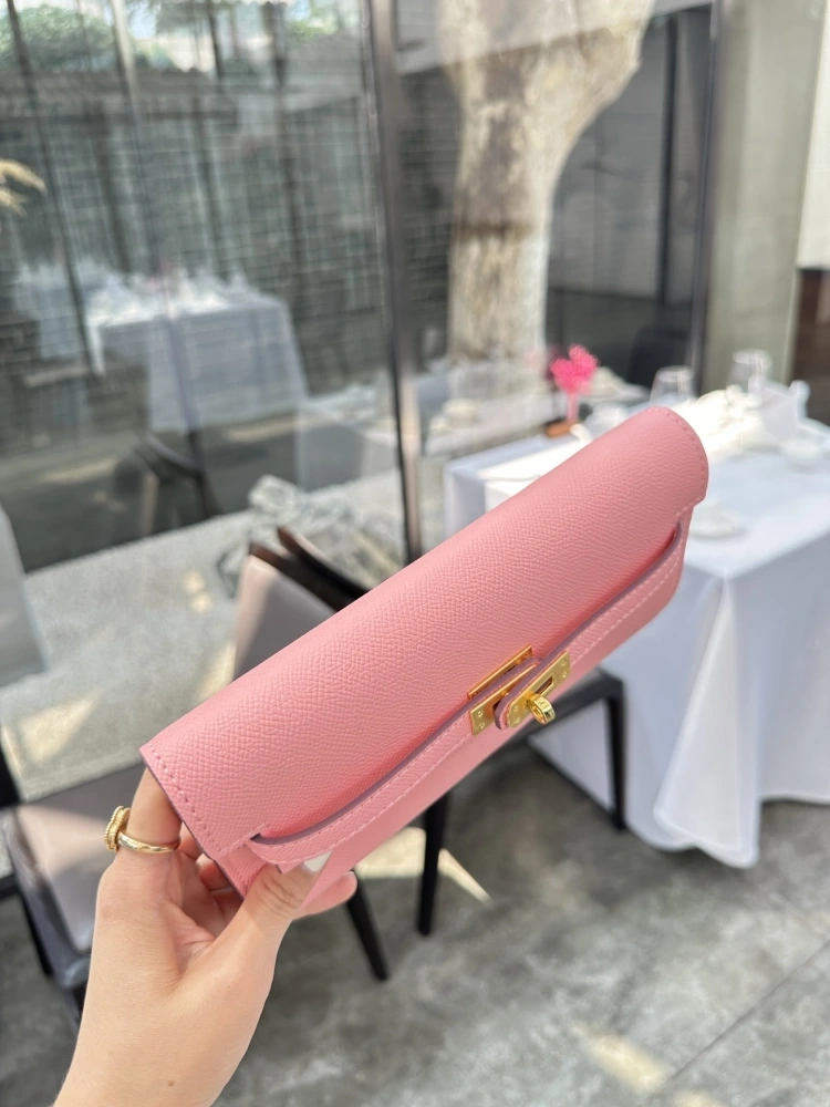 P235 Cowhide Full Package Upgraded Edition Hermes Kelly Wallet DIY Same Leather Belt Hermes Kelly wallet. The matching contract belt instantly transforms into a small bag V, which is super cute and beautiful. The wallet can hold a large phone. You ca...