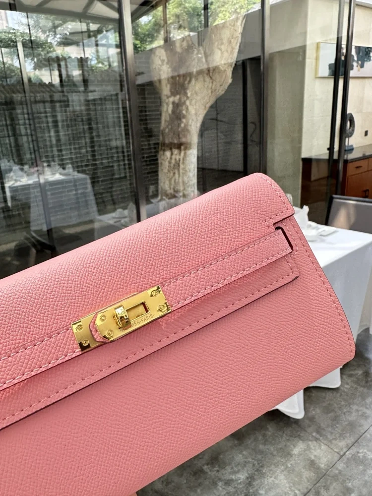 P235 Cowhide Full Package Upgraded Edition Hermes Kelly Wallet DIY Same Leather Belt Hermes Kelly wallet. The matching contract belt instantly transforms into a small bag V, which is super cute and beautiful. The wallet can hold a large phone. You ca...