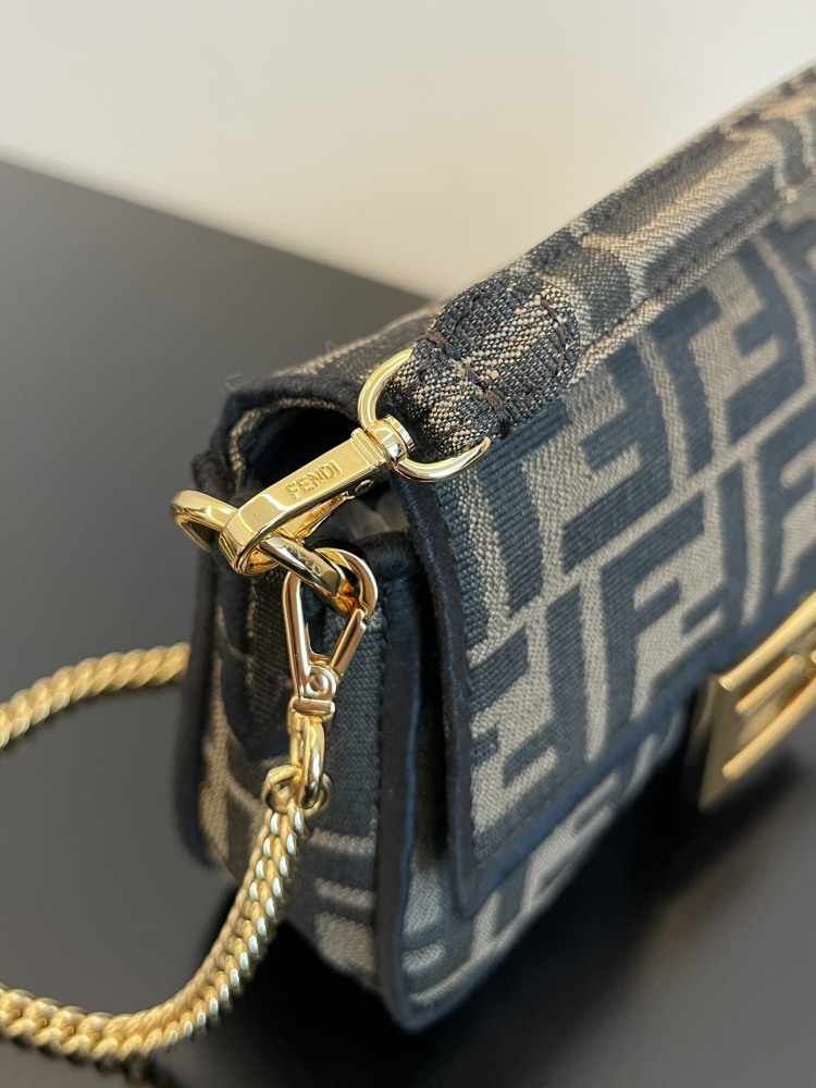 The Fendi classic Baguette bag (FF monogram mini version) is the brand's iconic retro underarm bag.