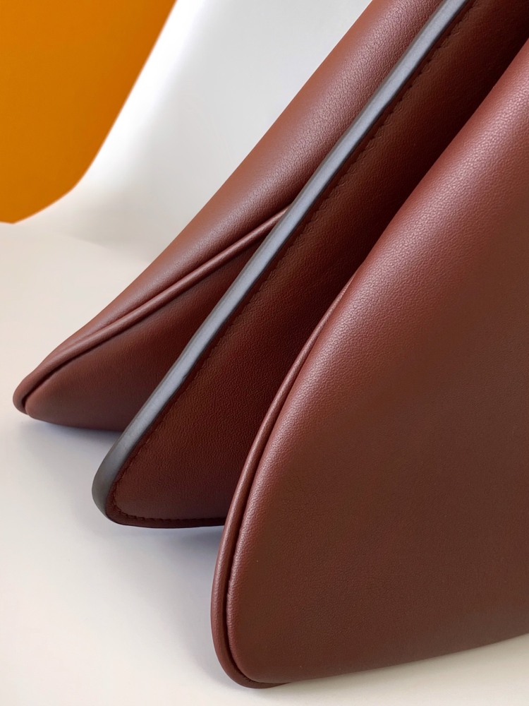 The Fendi Peekaboo medium-sized handbag (chocolate brown/dark brown) is an upgraded version of the brand's iconic "little monster" bag.