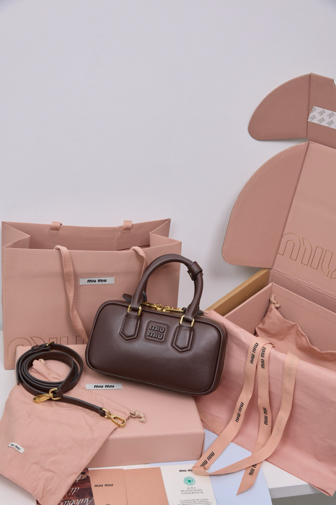 The Miu Miu Arcadie Small Leather Bowling Bag (in Chocolate Brown) is a highly sought-after handbag from the brand in recent years, embodying the popular retro Y2K aesthetic.