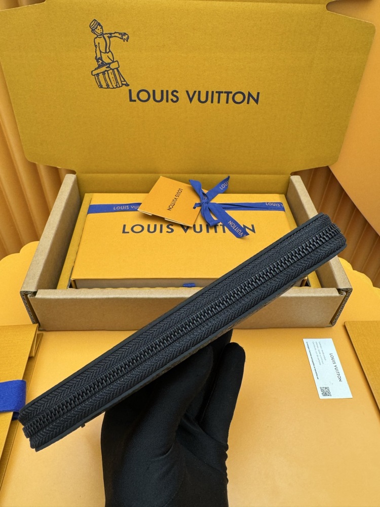 The Louis Vuitton Zippy Wallet, crafted from classic Monogram-embossed Taurillon leather, features an all-black colorway (commonly referred to as "Noir" or "Black Monogram").