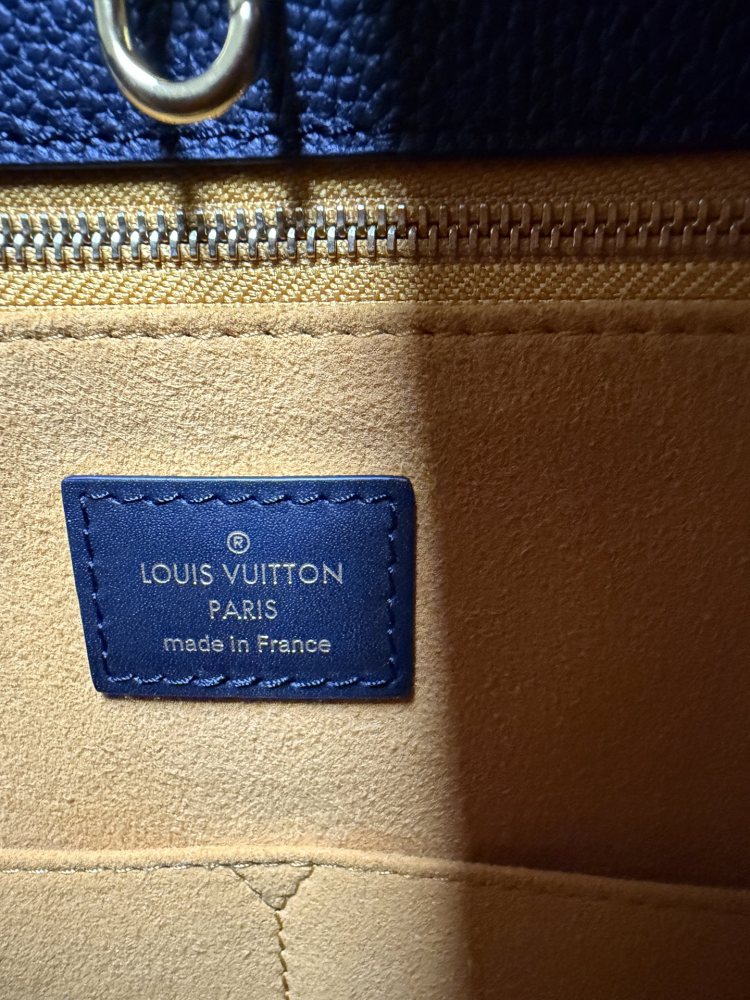 The Louis Vuitton Onthego MM tote bag, featuring an all-black version crafted from embossed Monogram Empreinte cowhide.