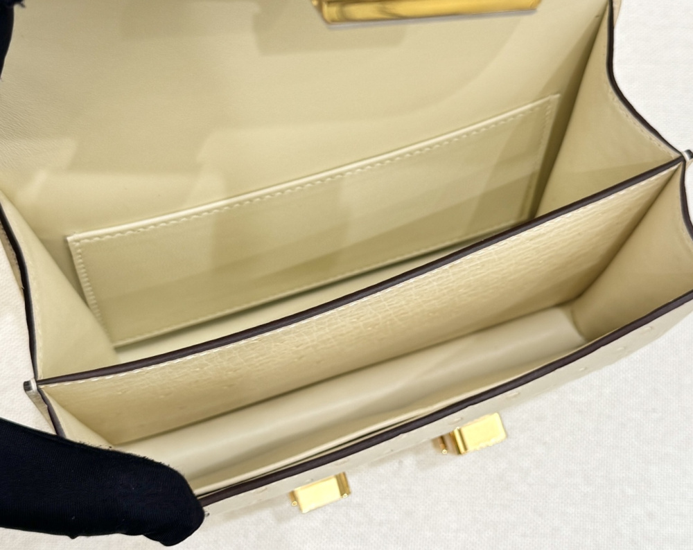 The Hermès Constance 19 handbag in ostrich leather—specifically in the Cream White / Wool White colorway paired with gold hardware—is one of the brand's iconic classics.