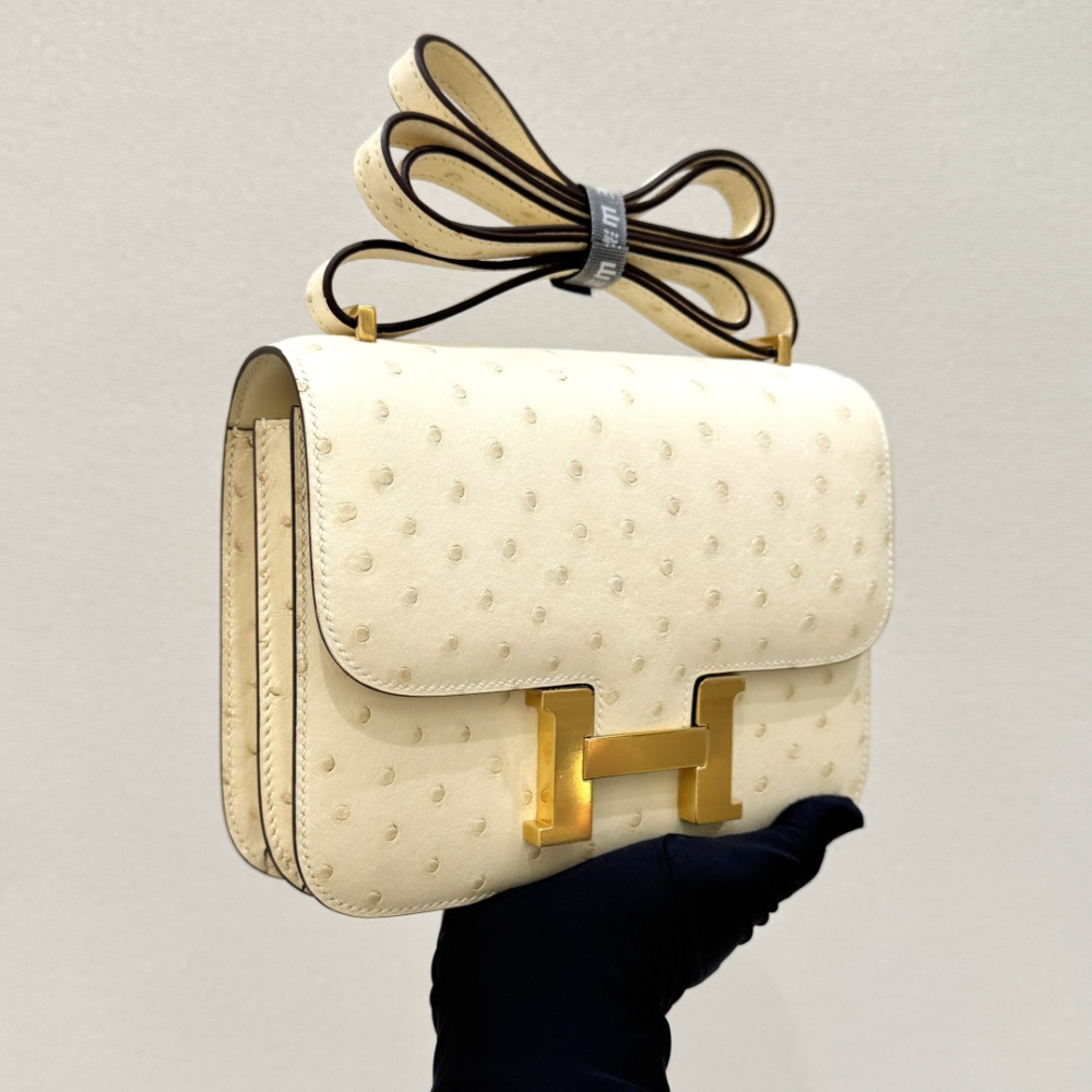The Hermès Constance 19 handbag in ostrich leather—specifically in the Cream White / Wool White colorway paired with gold hardware—is one of the brand's iconic classics.