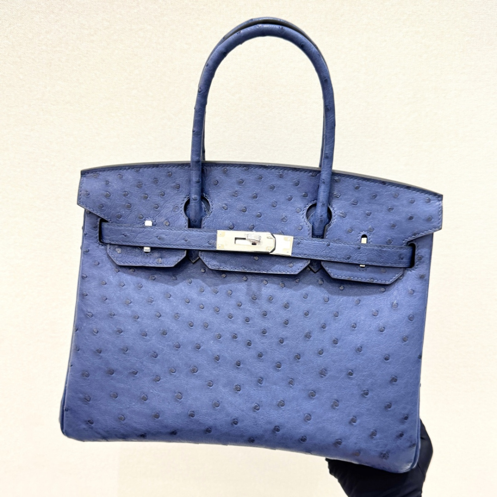 The Hermès Birkin 30 Ostrich Leather Handbag—featuring a Deep Sea Blue hue paired with silver hardware—stands as one of the brand's flagship models crafted from its most exclusive and rare leathers.