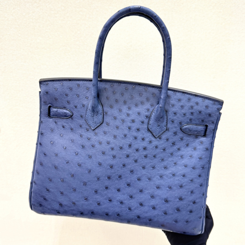 The Hermès Birkin 30 Ostrich Leather Handbag—featuring a Deep Sea Blue hue paired with silver hardware—stands as one of the brand's flagship models crafted from its most exclusive and rare leathers.