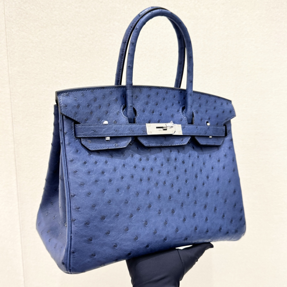 The Hermès Birkin 30 Ostrich Leather Handbag—featuring a Deep Sea Blue hue paired with silver hardware—stands as one of the brand's flagship models crafted from its most exclusive and rare leathers.