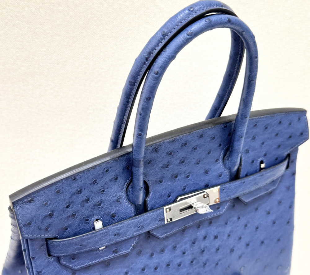 The Hermès Birkin 30 Ostrich Leather Handbag—featuring a Deep Sea Blue hue paired with silver hardware—stands as one of the brand's flagship models crafted from its most exclusive and rare leathers.