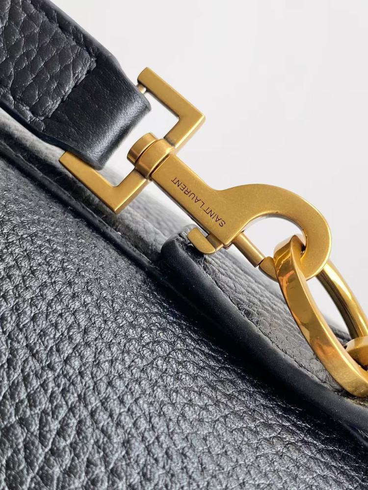 This is a small bucket bag from Yves Saint Laurent (YSL), crafted in black grained leather with a gold-tone YSL logo hardware. It comes with a detachable strap, suitable for both hand-held and crossbody wear.