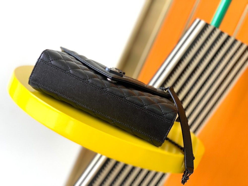 This is a quilted envelope bag from YSL, crafted in black caviar leather with a matching black logo and metal chain strap, suitable for shoulder or crossbody wear.