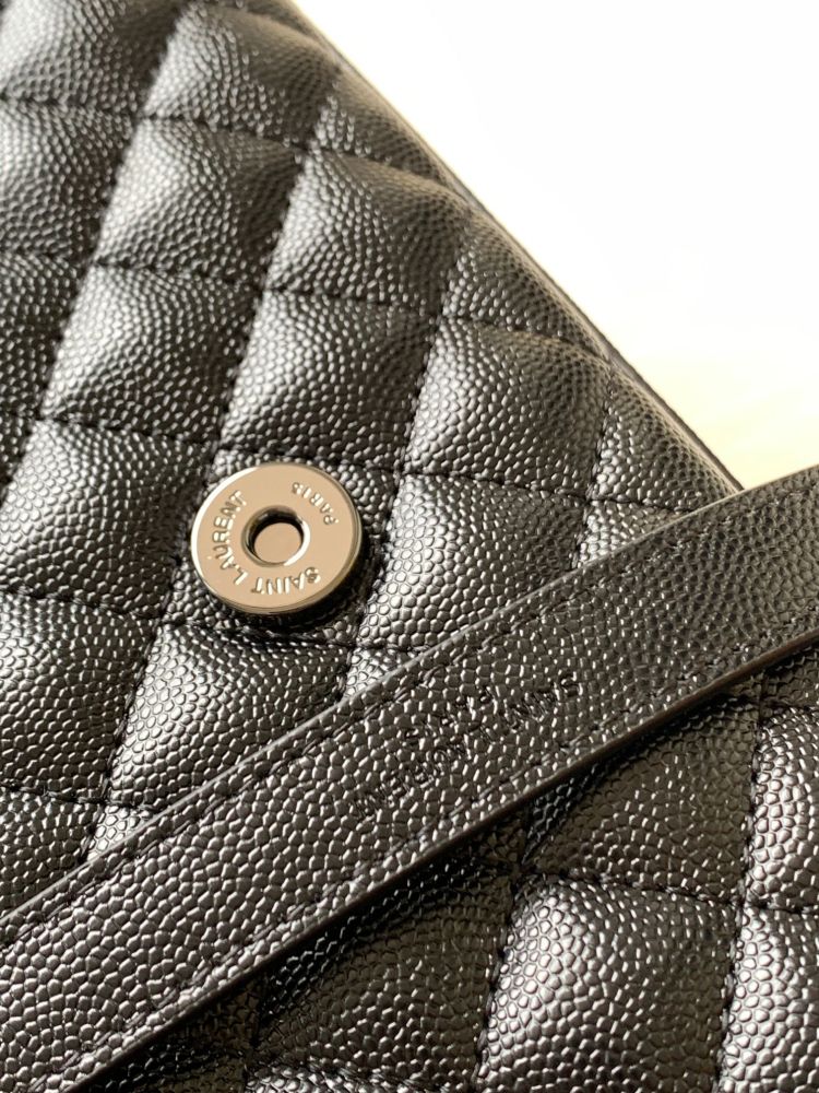 This is a quilted envelope bag from YSL, crafted in black caviar leather with a matching black logo and metal chain strap, suitable for shoulder or crossbody wear.