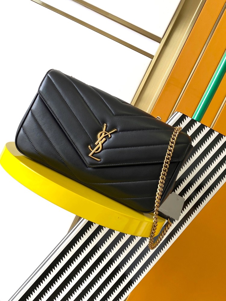 This is a quilted chain bag from YSL, crafted in black lambskin leather with a gold-tone logo and metal chain strap, suitable for shoulder or crossbody wear.