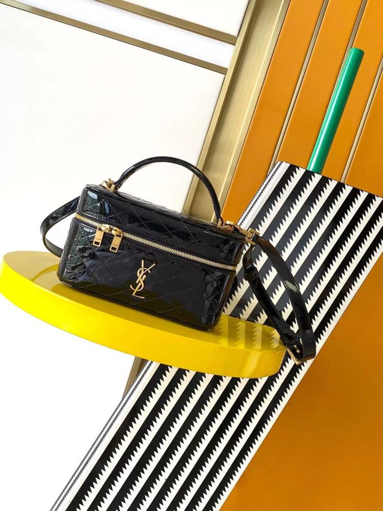 This is a quilted cosmetic bag from YSL, crafted in black patent leather with a gold-tone logo and detachable strap, suitable for hand-held or shoulder wear.