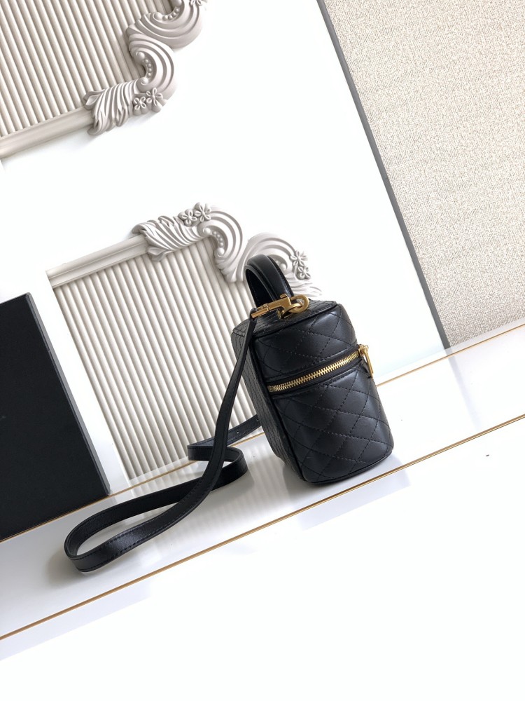 This is a quilted vanity-style handbag from Yves Saint Laurent (YSL), crafted in smooth black leather with a gold-tone brand logo and detachable strap. It exudes an elegant handheld feel and the convenience of shoulder carrying.