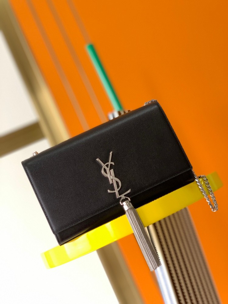 This is the YSL Kate tassel chain bag, made of black caviar leather with silver-tone logo and tassel, suitable for shoulder or crossbody wear.