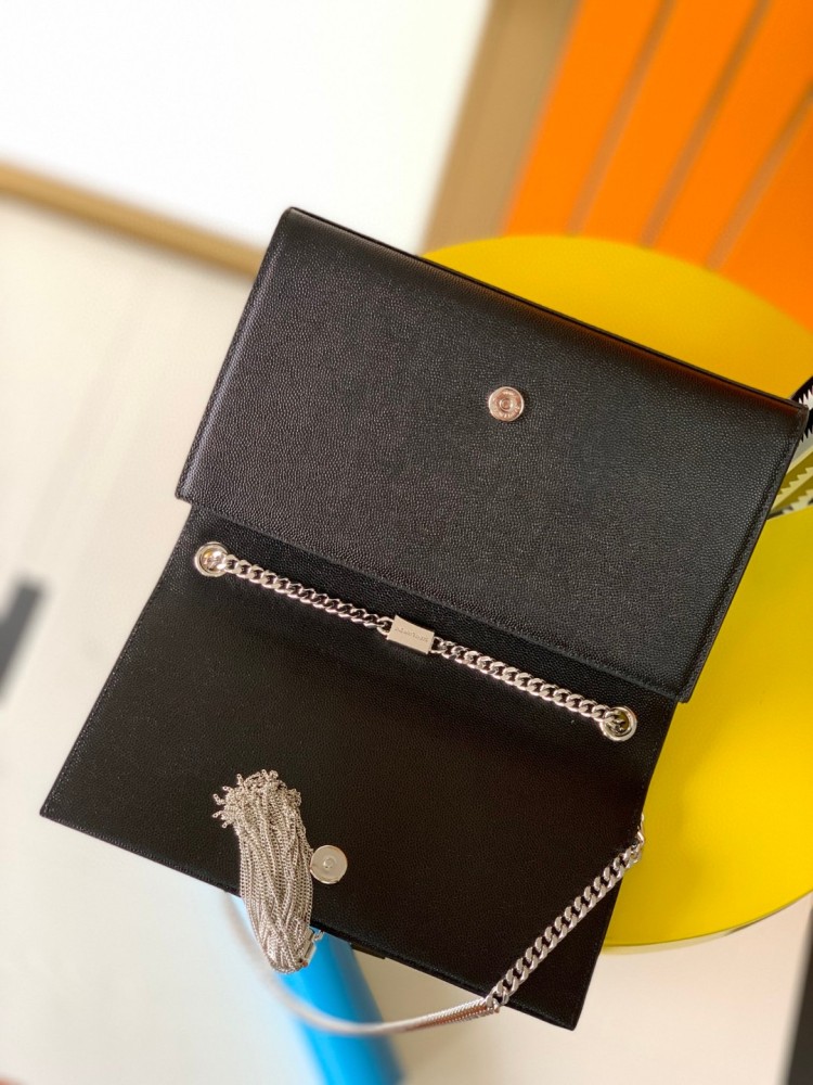 This is the YSL Kate tassel chain bag, made of black caviar leather with silver-tone logo and tassel, suitable for shoulder or crossbody wear.