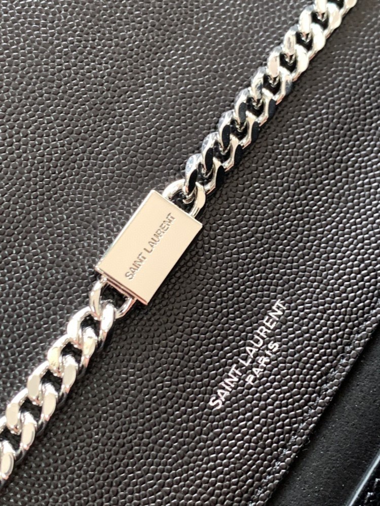 This is the YSL Kate tassel chain bag, made of black caviar leather with silver-tone logo and tassel, suitable for shoulder or crossbody wear.