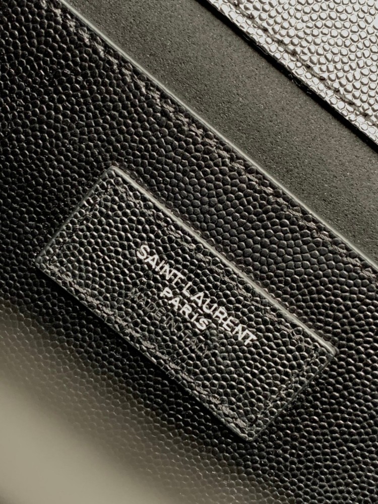 This is the YSL Kate tassel chain bag, made of black caviar leather with silver-tone logo and tassel, suitable for shoulder or crossbody wear.