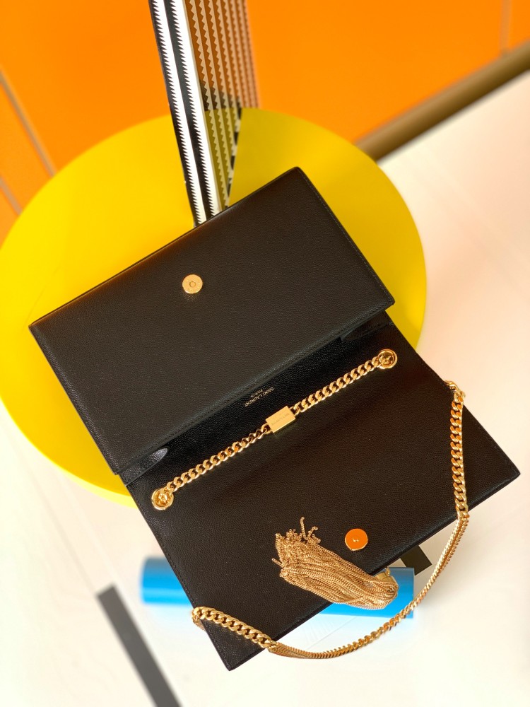 This is the YSL Kate tassel chain bag, made of black caviar leather with gold-tone logo and tassel, suitable for shoulder or crossbody wear.
