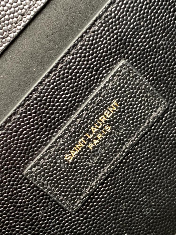 This is the YSL Kate tassel chain bag, made of black caviar leather with gold-tone logo and tassel, suitable for shoulder or crossbody wear.