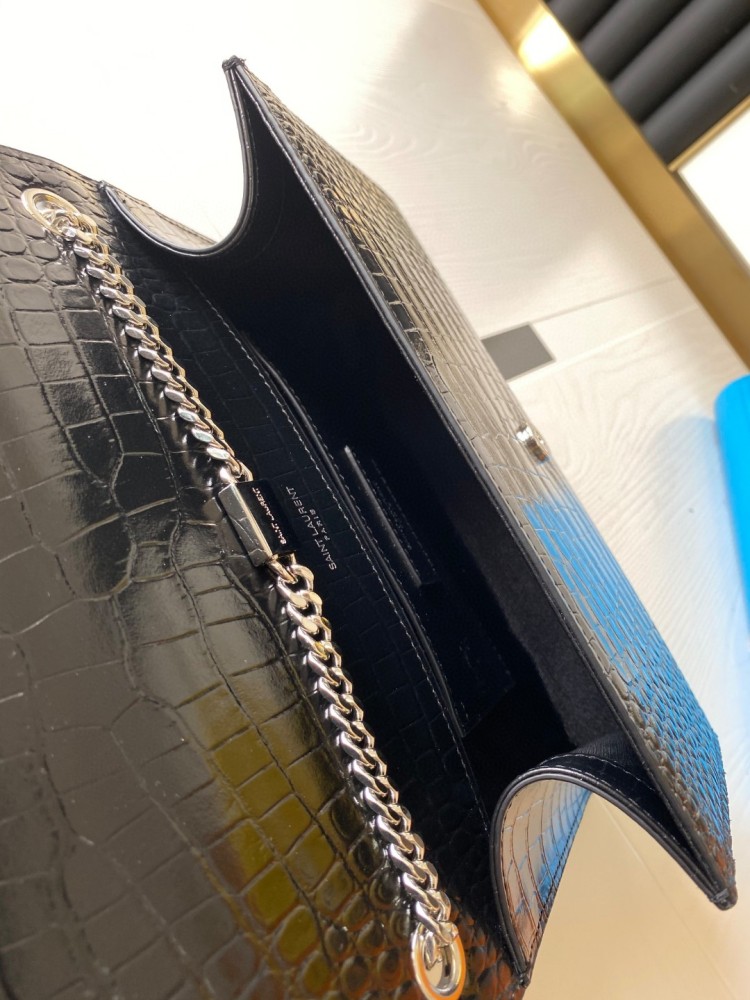 This is the YSL Kate tassel chain bag, made of black crocodile-embossed leather with silver-tone logo and tassel, suitable for shoulder or crossbody wear.