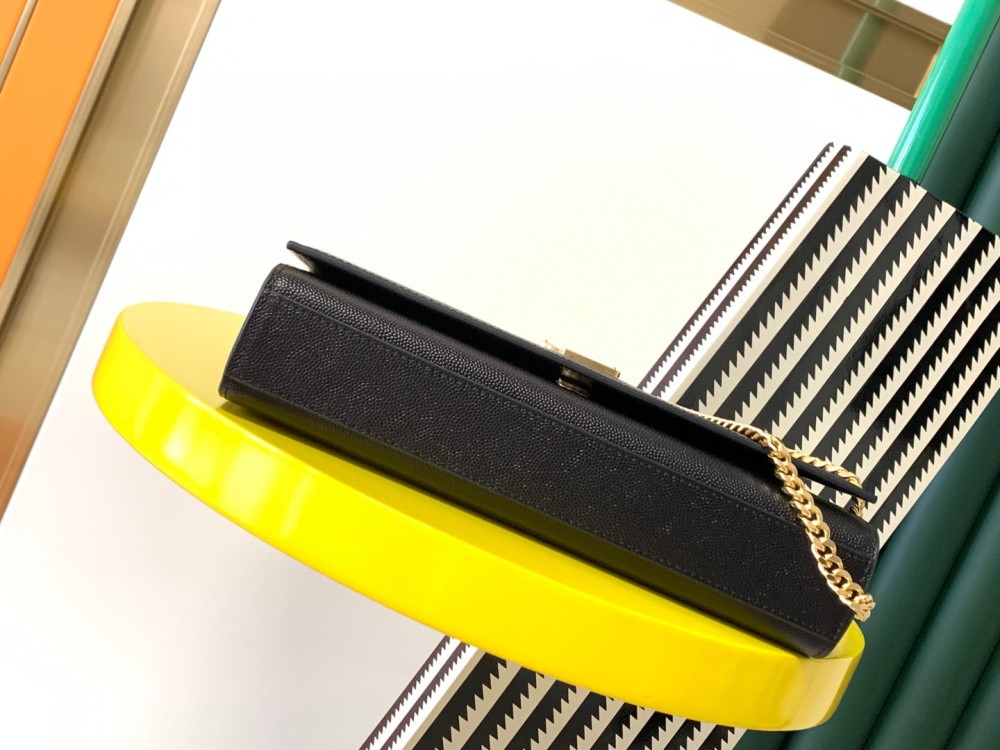 This is the YSL Kate chain bag, crafted in black caviar leather with a gold-tone metal logo and chain strap, no tassel, suitable for shoulder or crossbody wear.