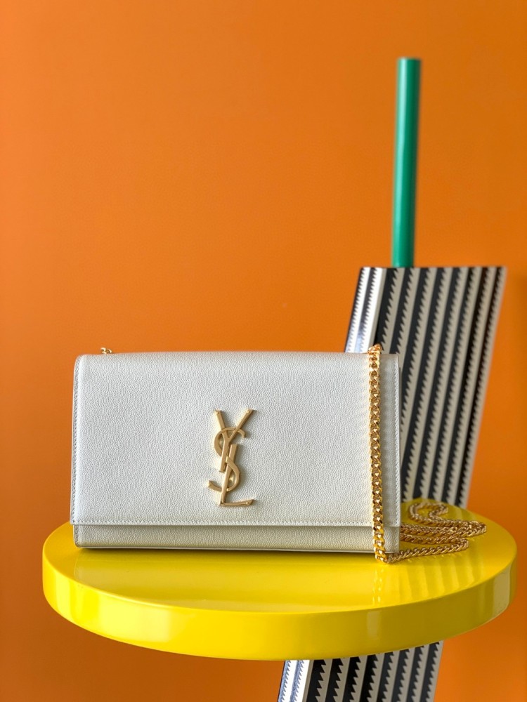 This is the YSL Kate chain bag, made of white caviar leather with gold-tone logo and chain, suitable for shoulder or crossbody wear.